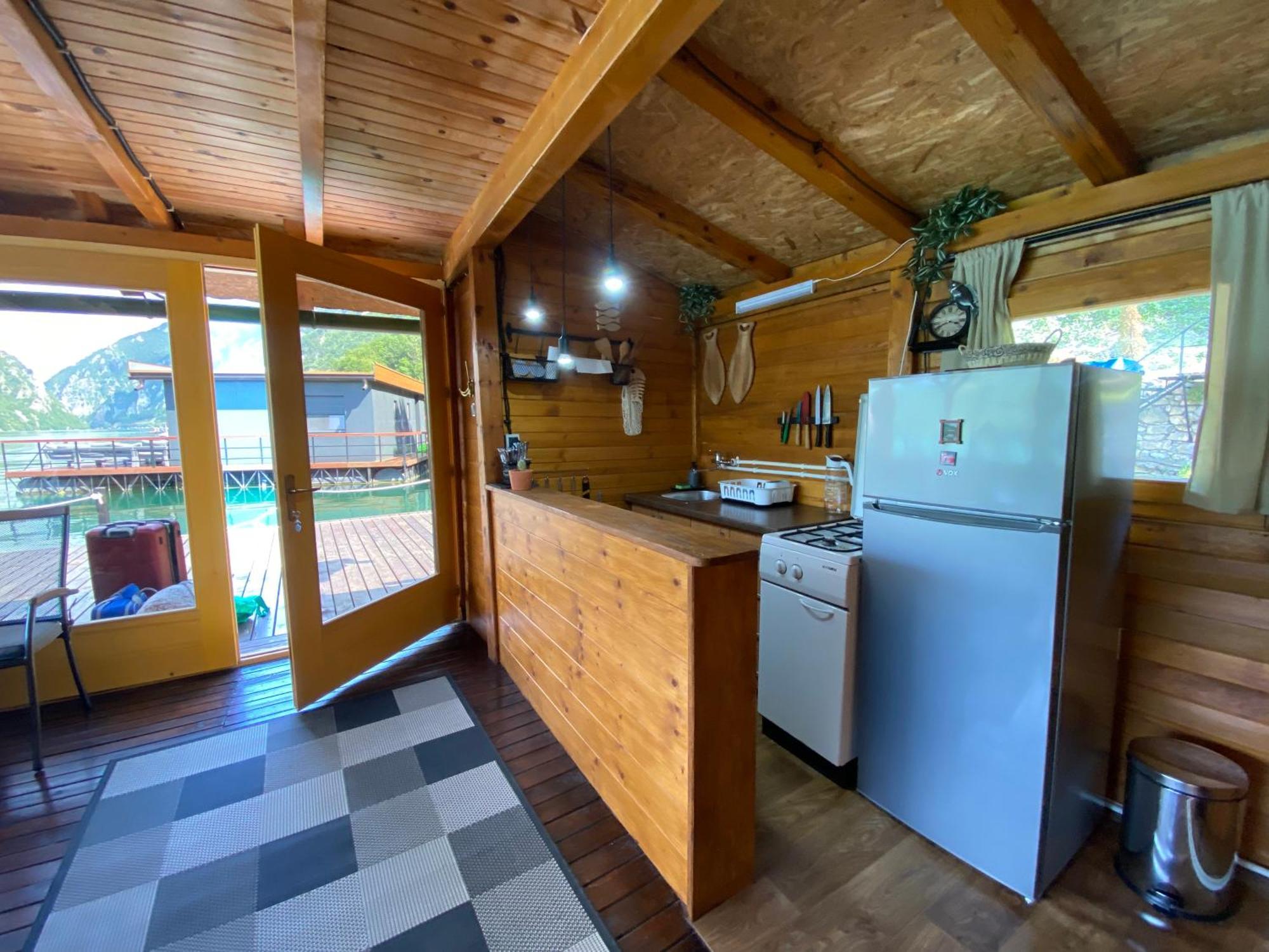 Viridian Three Boathouse Micah, Perucac Lake Exterior foto